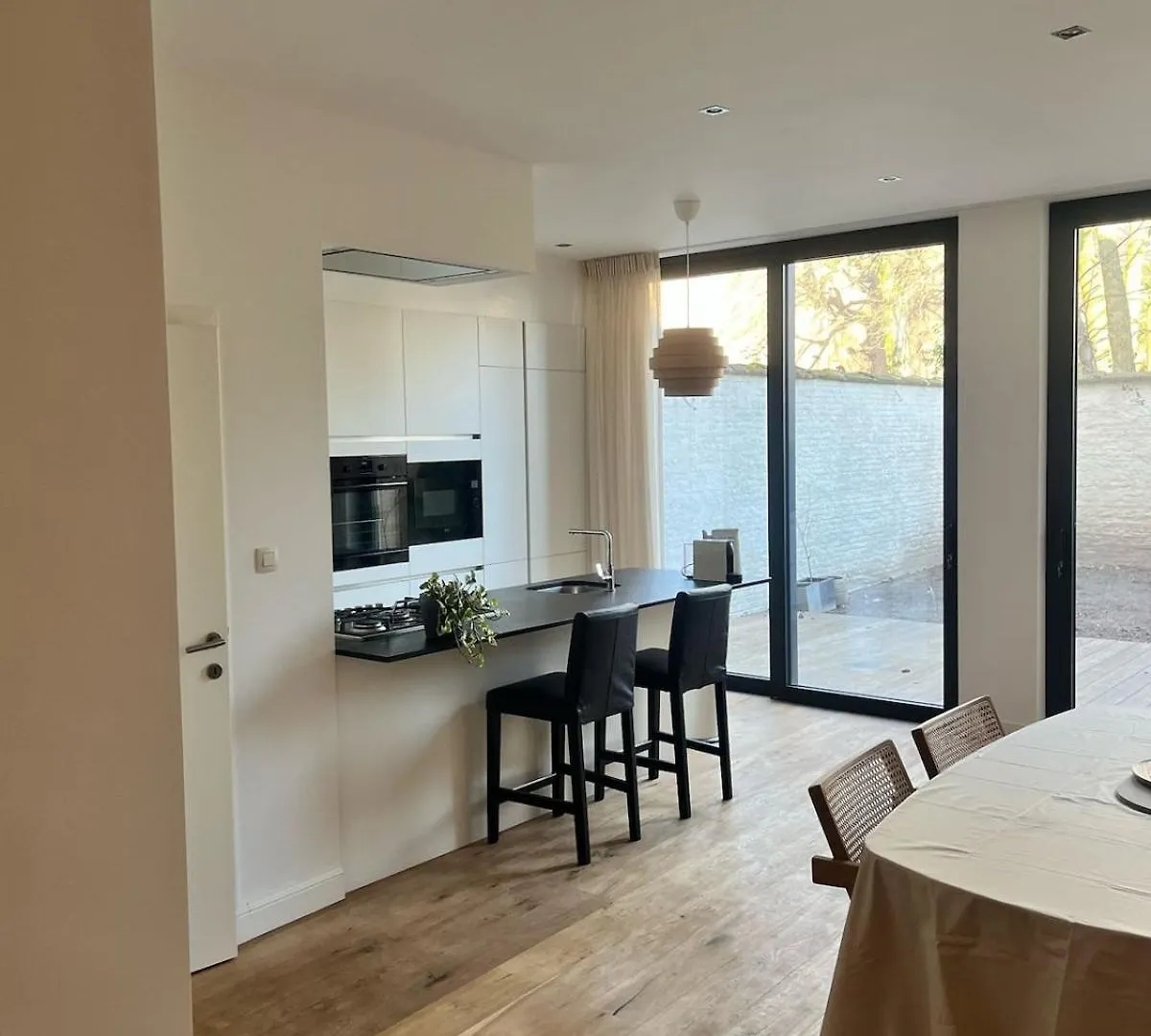 Completely Renovated Apartment أنتويرب