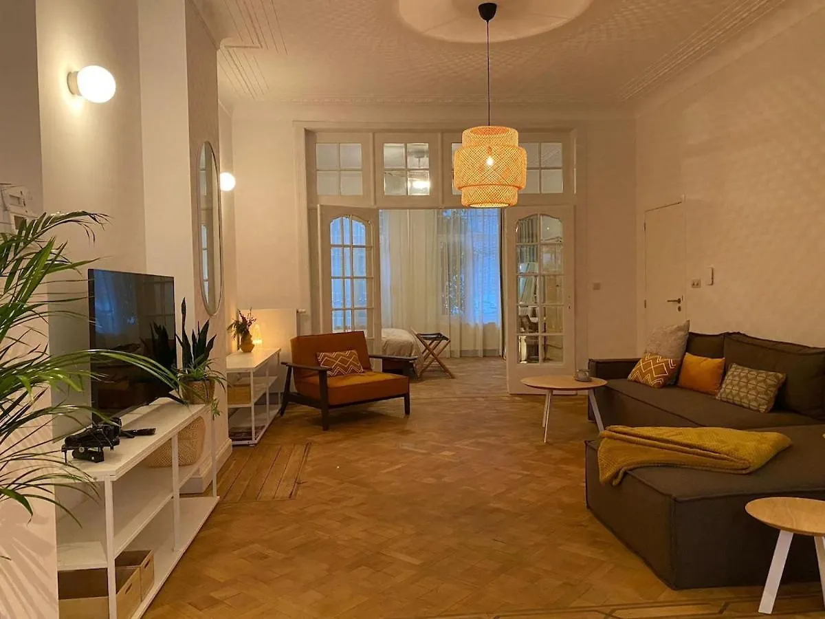 Completely Renovated Apartment أنتويرب